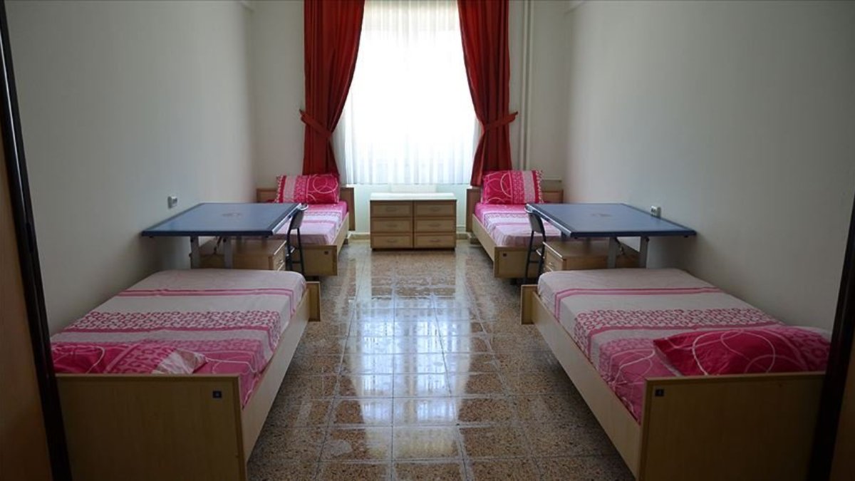 KYK yurtları açılacak mı? Bakan açıkladı