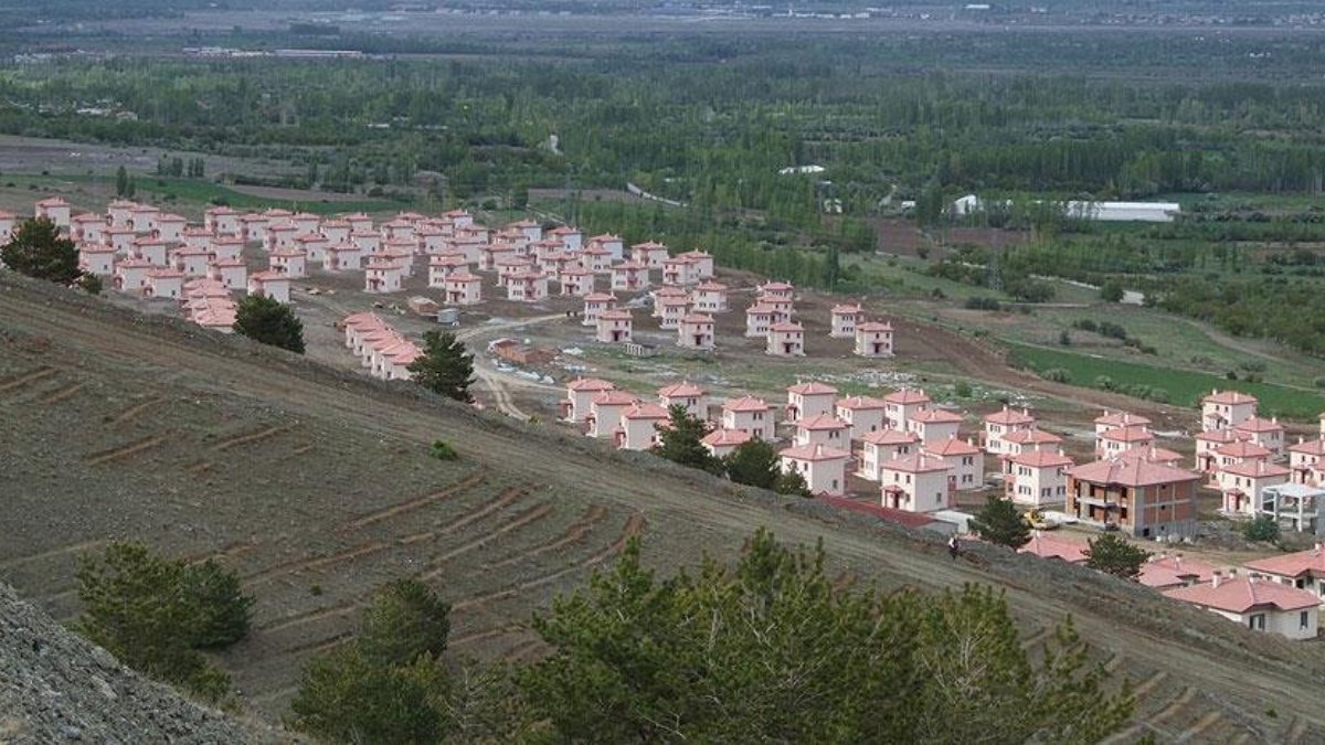 Seçim arifesinde TOKİ'den parsel parsel satış