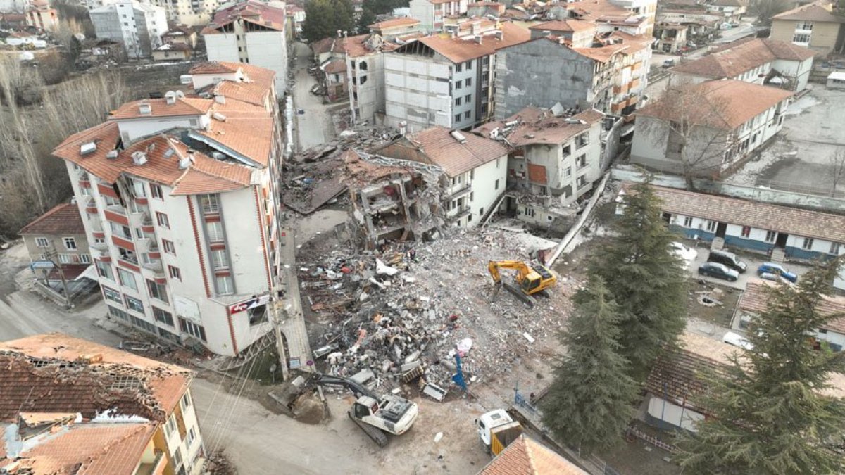 Deprem ihalesini AKP'li belediye aldı