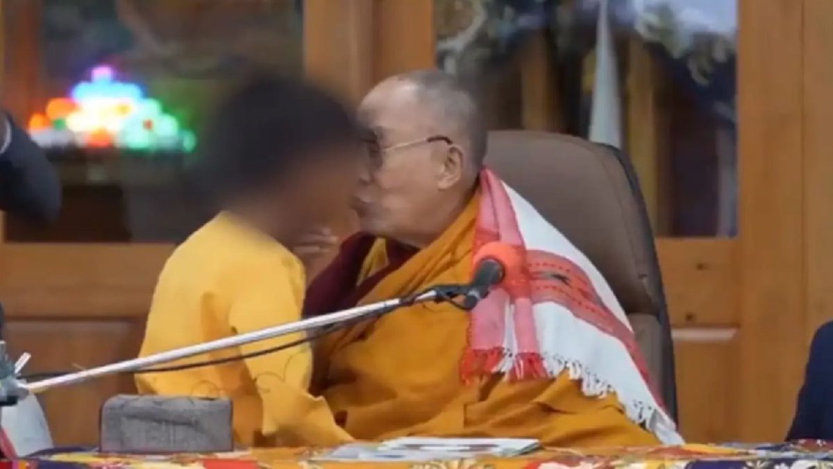Dalai Lama'dan skandal hareket: Kamera önünde mide bulandıran istek