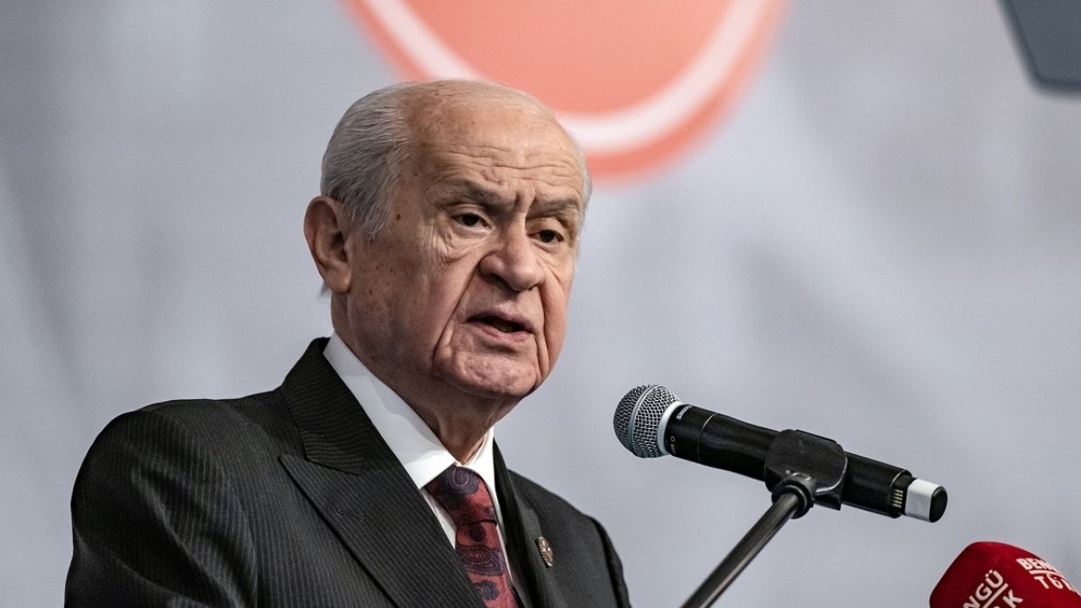 Bahçeli'nin bir türlü tutmayan formülleri: 9 ışıktan 3M'ye, X+Y=Z'den 9+8=17'ye...