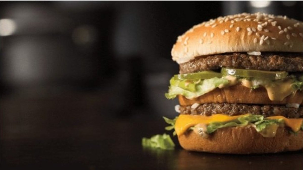 Asgari ücretlinin hamburger alım gücü 5 yılda 114 adetten 62'ye düştü
