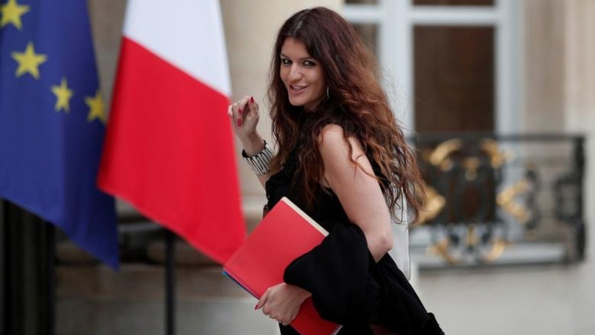 Fransız bakan Playboy kapağına poz verdi... Ünlü dergi üç saatte tükendi
