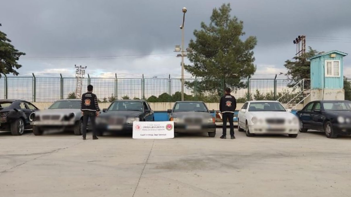 Milyonlarca liralık kaçak otomobil ve yedek parça yakalandı