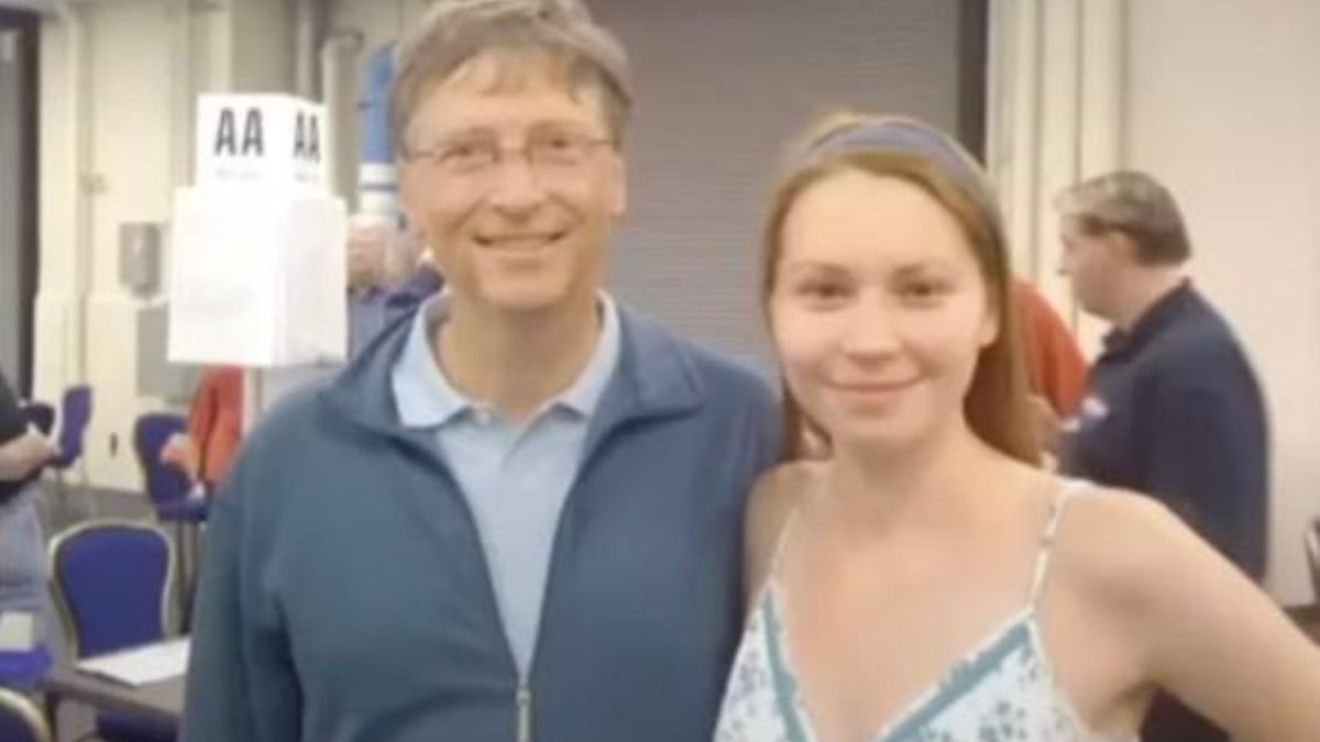 Bill Gates'in Rus kadınla ilişkisi ortaya çıktı: Fotoğrafları sızdırmakla tehdit etmiş
