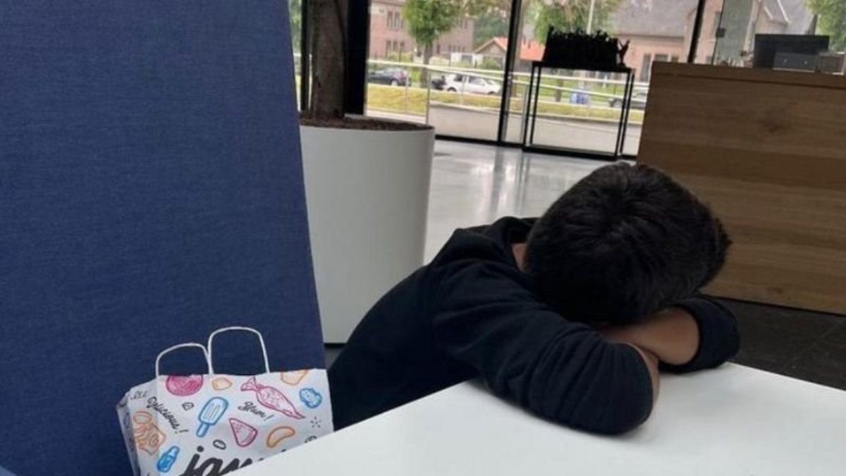 5 yaşındaki Türk çocuk Hollanda'da tek başına bulundu: Depremzede olduğunu söylüyor