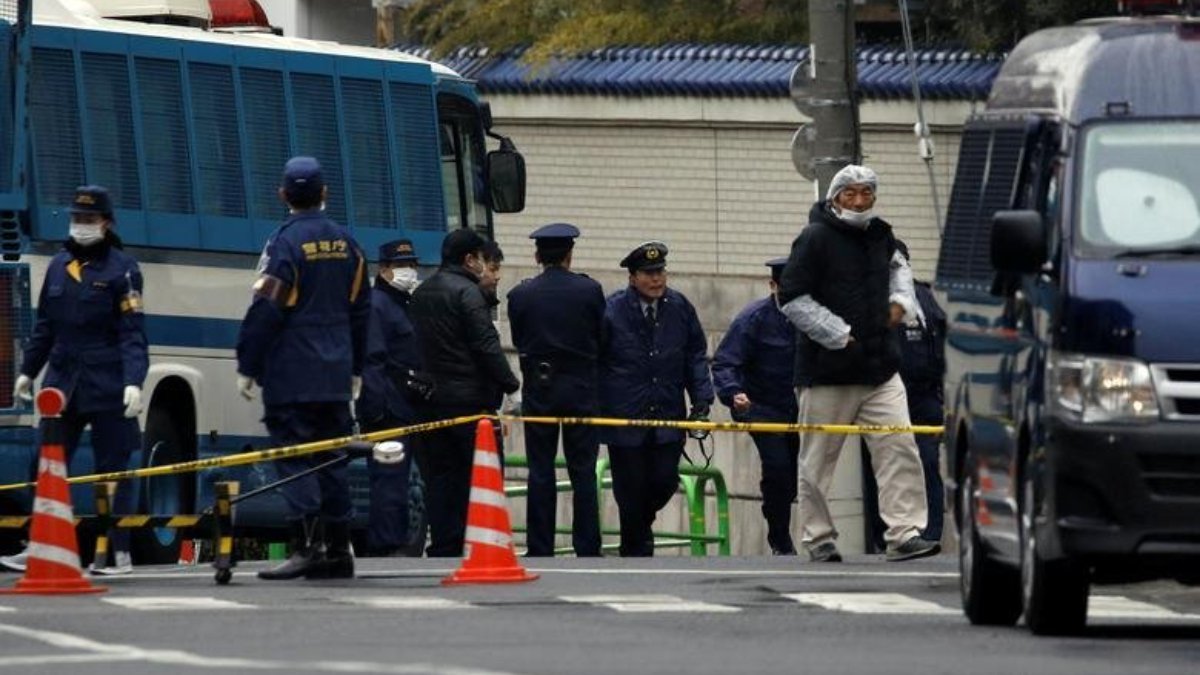 Japonya'da bıçaklı saldırı paniği