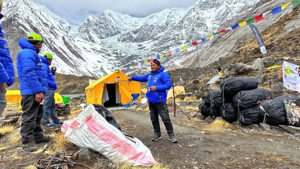 Himalayalar'ı çöplüğe çevirmişler