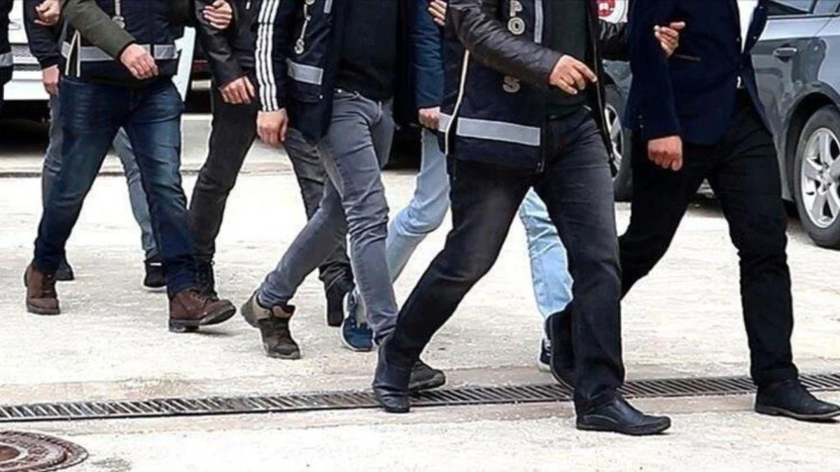 İstanbul'da FETÖ'ye operasyon: 15 gözaltı