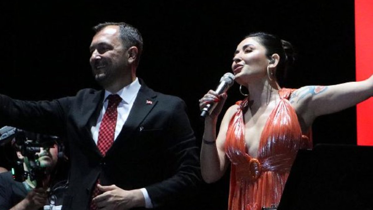 Melek Mosso konseri yüzünden linç edilen AKP'li belediye başkanı Cüneyt Yüksel'den istifa kararı
