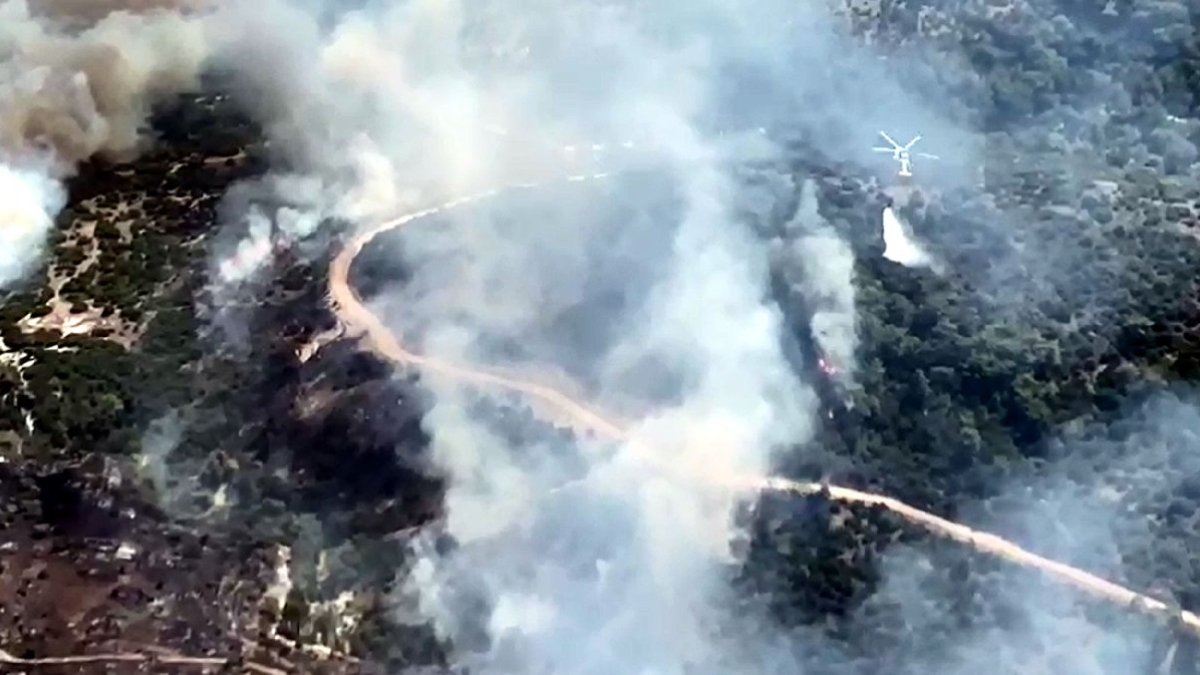 Manisa’daki orman yangınında iki mahalle boşaltıldı
