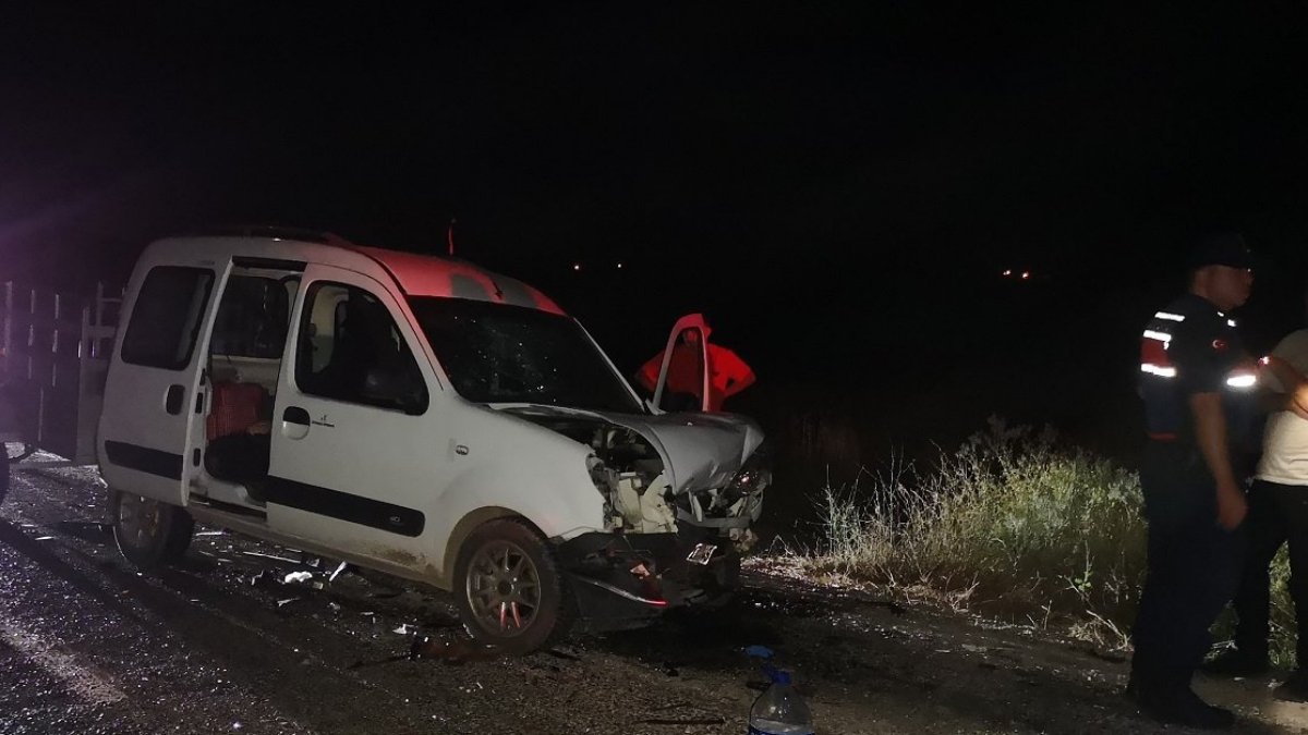 Burdur'da feci kaza: 2 ölü, 6 yaralı