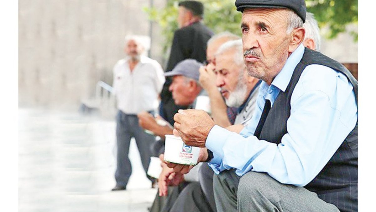 Emekli 'Fakru Zaruret' içinde yaşıyor