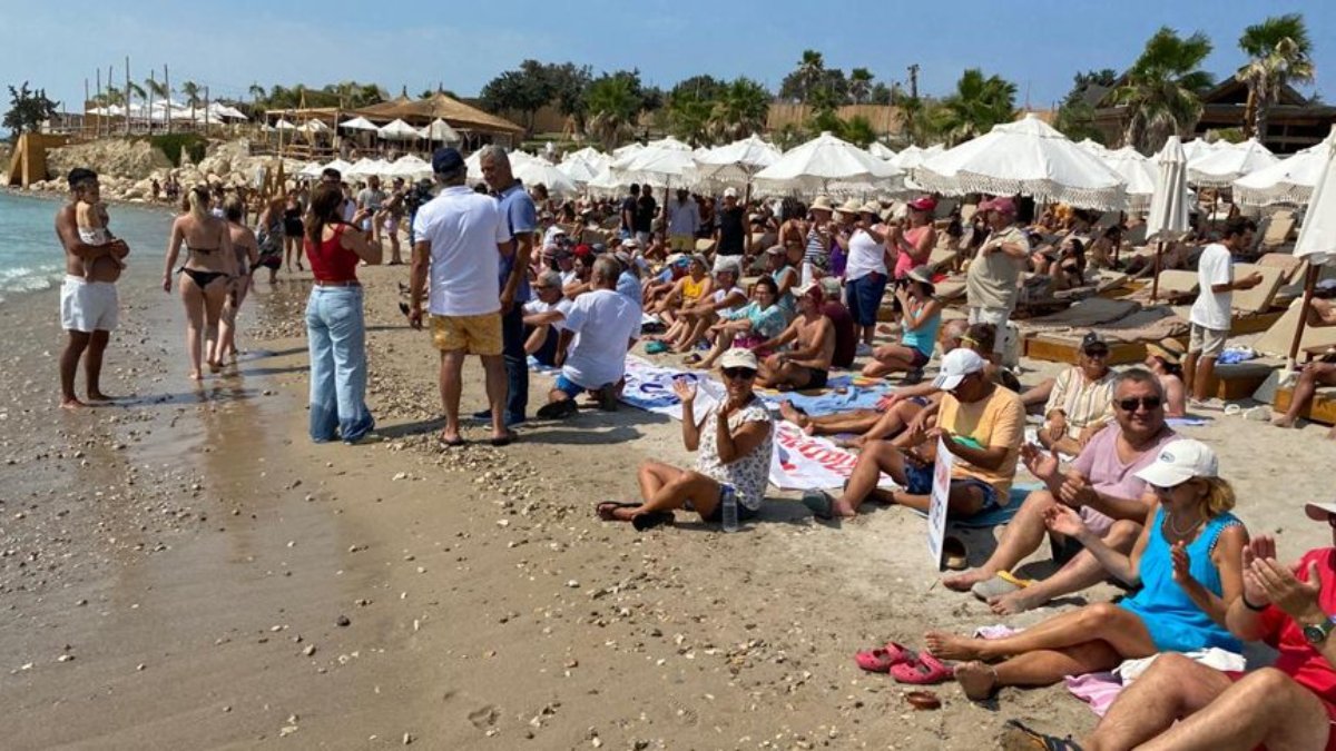 Çeşme’de havlu hareketi: 'Beach club' önüne havlu serip güneşlendiler
