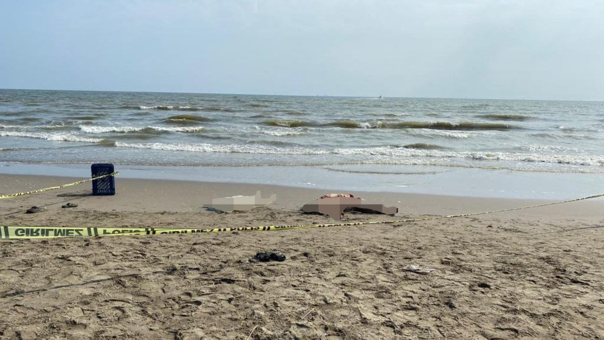 Denize giren 2 kız kardeşten kötü haber