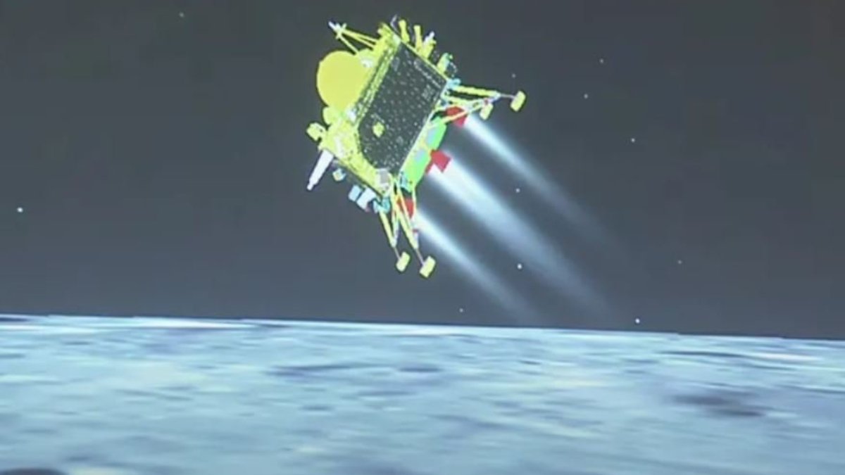 Hindistan'ın uzay aracı Ay'a iniş yaptı