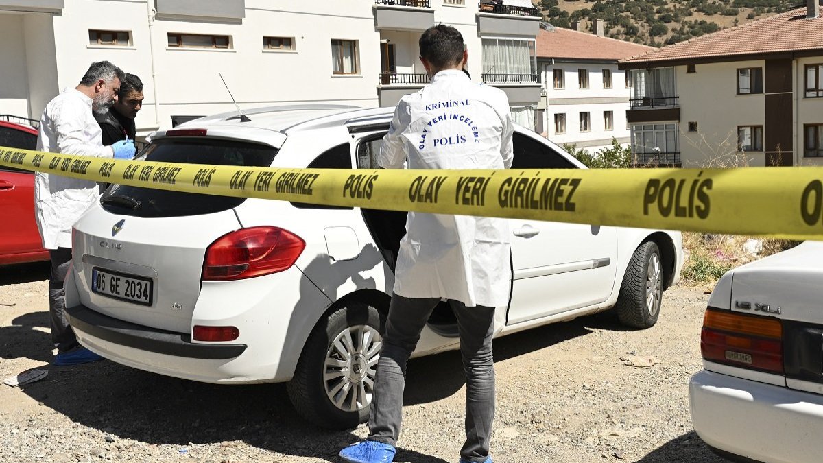 Karısını öldürüp, sokakta intihar etti