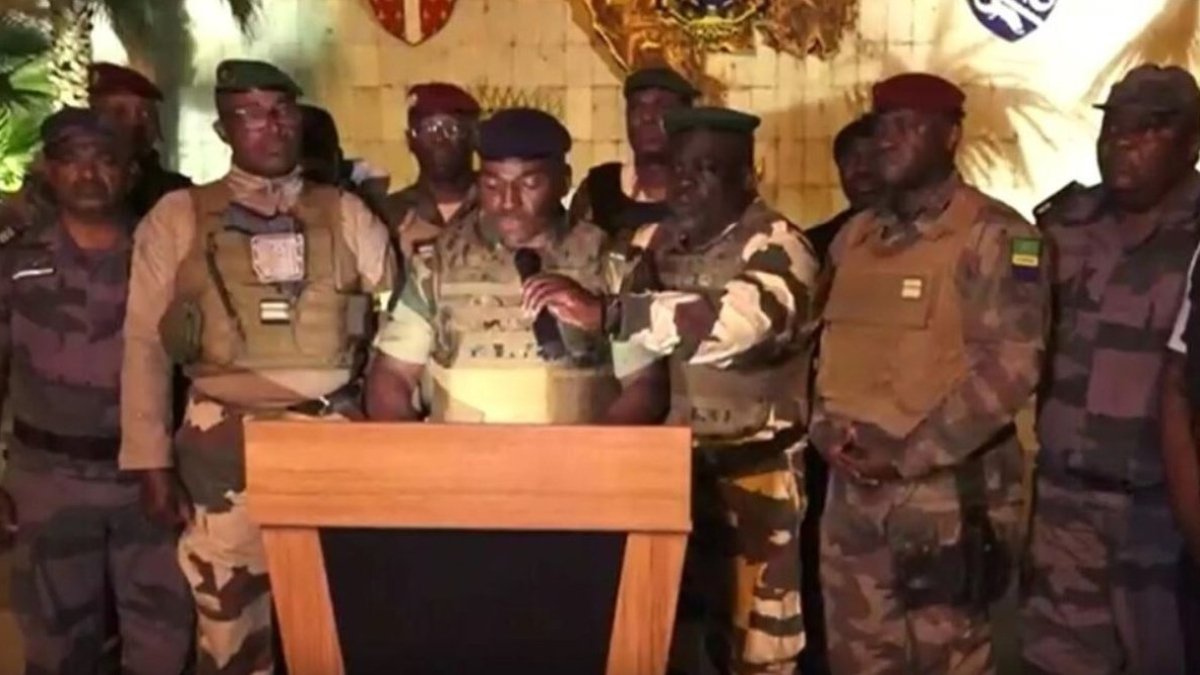 Bir Afrika ülkesinde daha darbe: Gabon'da asker yönetime el koydu