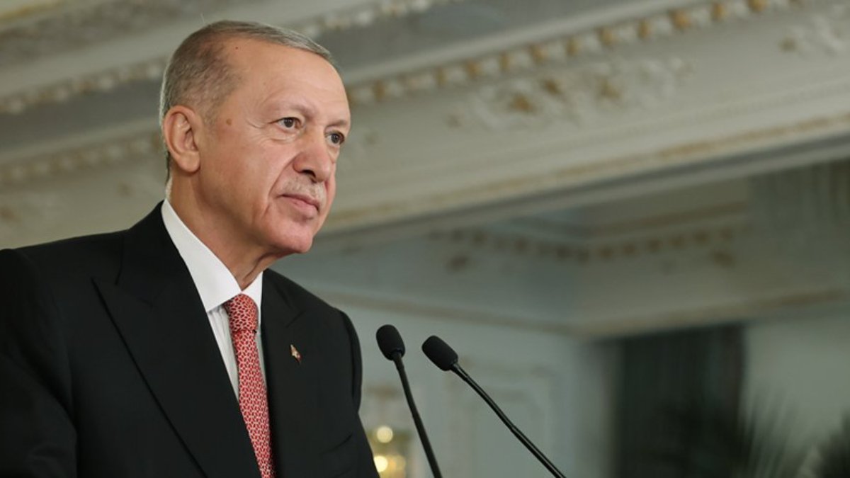 Erdoğan: Hatay'ın kent meydanının inşası için de ilk kazmayı vuruyoruz