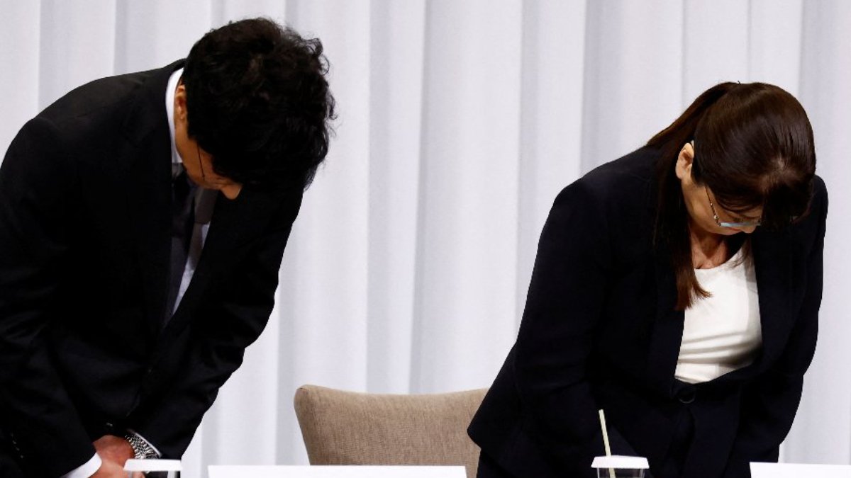 Japonya'yı sarsan cinsel taciz skandalı: Ağlayarak istifa etti