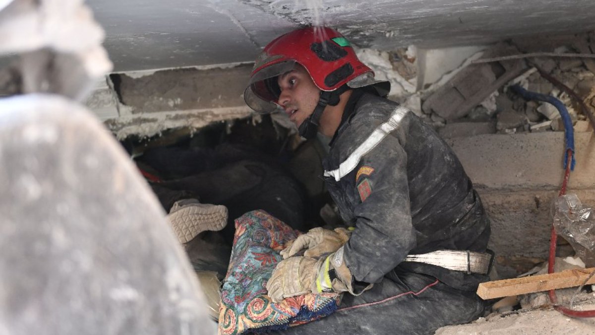 Cezayir’den 7 büyüklüğündeki depremle sarsılan Fas'la ilgili önemli karar