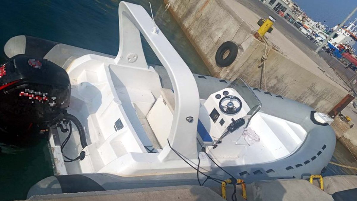 Türk bayraklı sürat teknesi Bodrum açıklarında ateş açılarak durduruldu: 2 Türk tutuklandı