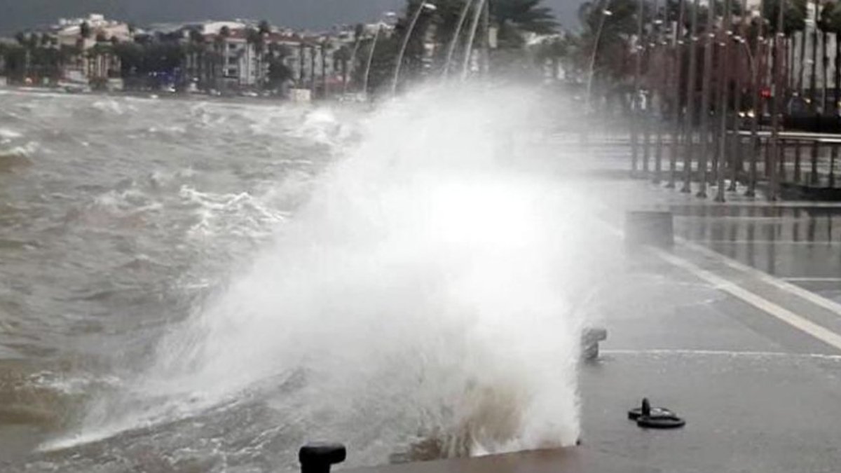 İstanbul Valiliği'nden fırtına uyarısı... Meteoroloji'den son hava durumu tahmini