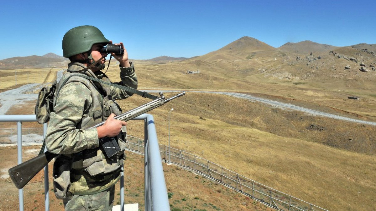 Irak ve Yunanistan'a yasa dışı yollarla kaçmaya çalışan 5 kişi yakalandı