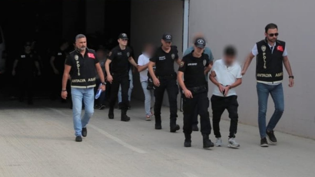 Antalya'da operasyon: 45 kişi yakalandı - Sözcü