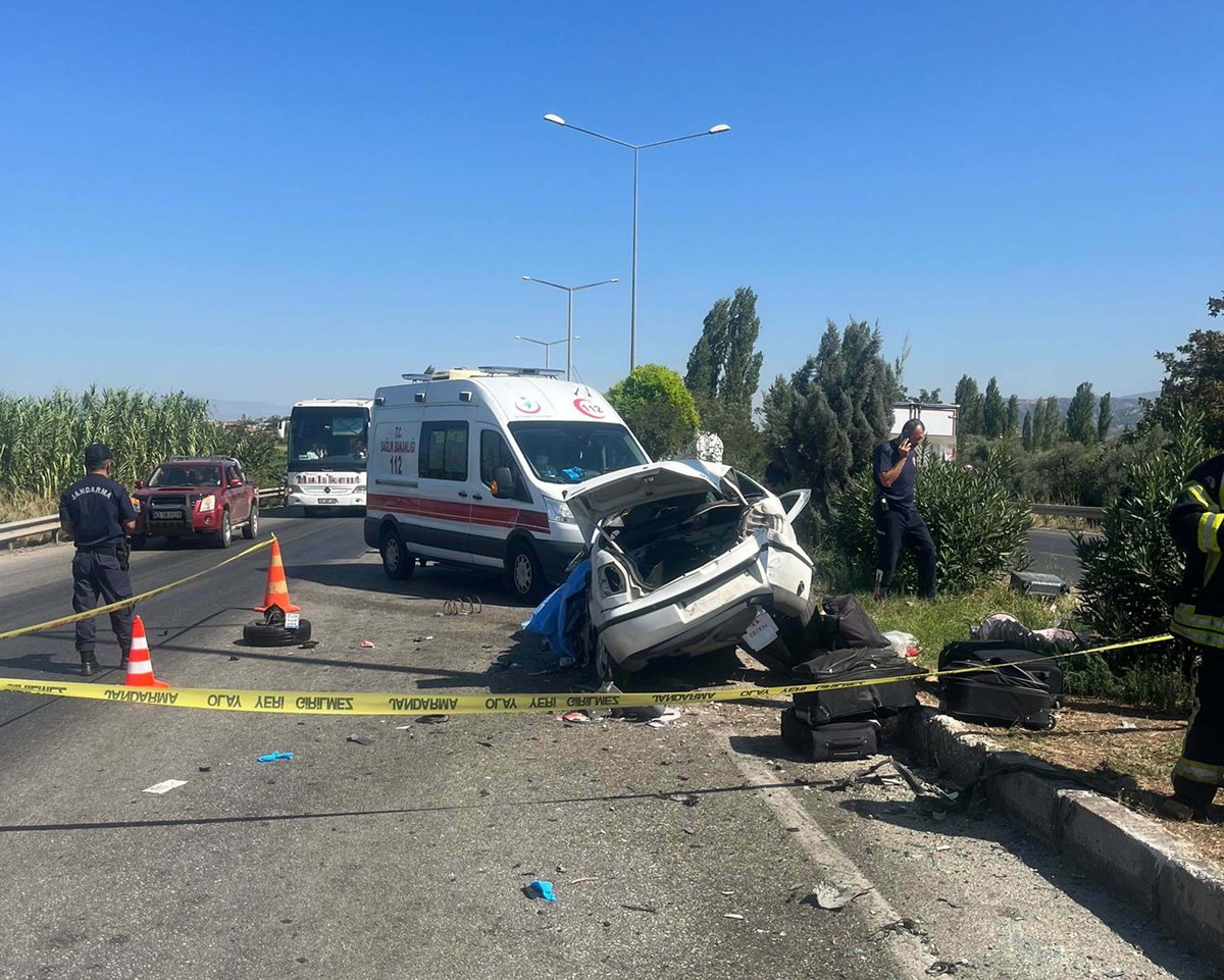 Manisa'da Trafik Kazası: Karı-koca Hayatını Kaybetti, Oğulları ...