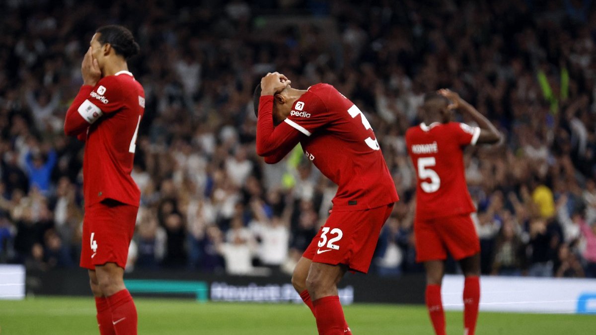 Dokuz kişi kalan Liverpool son dakikada yıkıldı