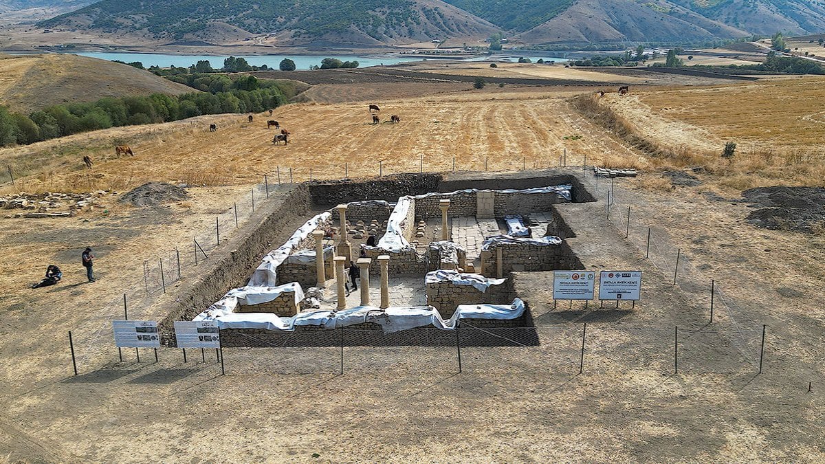 Satala Antik Kenti'nde çok kollu şamdan bulundu - Sözcü