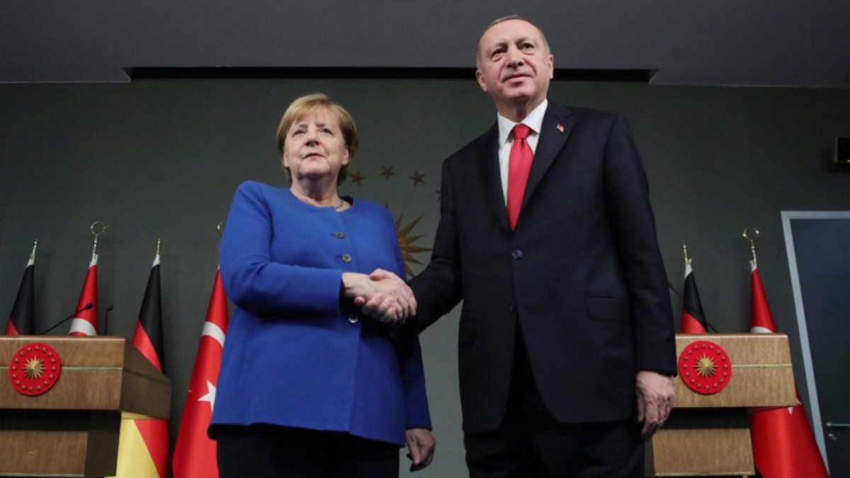 AB'den Türkiye'ye tepki:  Göçmen başına Erdoğan'a 4.7 milyon Euro ödedik