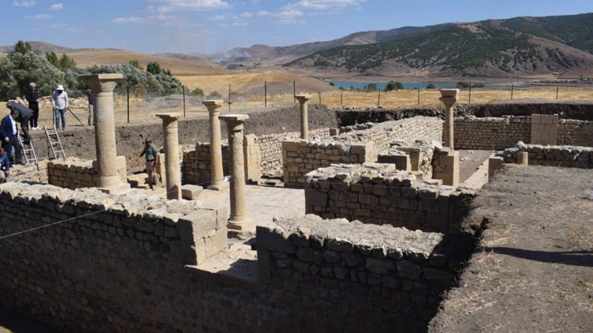 Satala Antik Kenti'nde yeni bir kale kalıntısına ulaşıldı - Sözcü