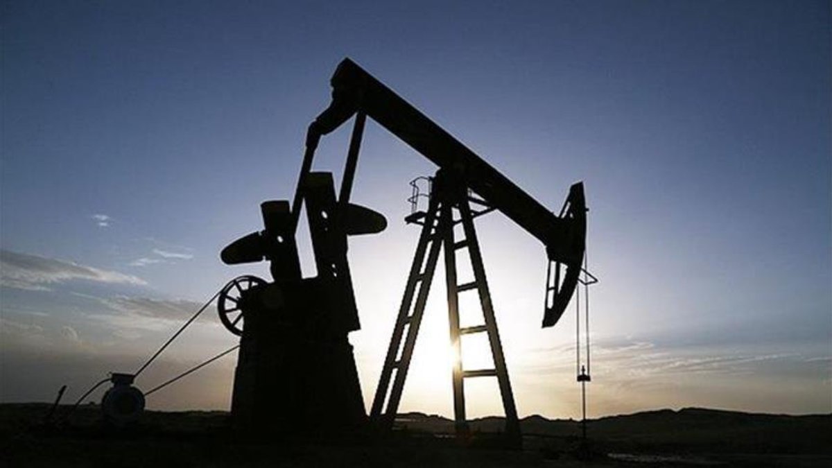 Rusya ve Suudi Arabistan'dan petrolde kesintiye devam kararı