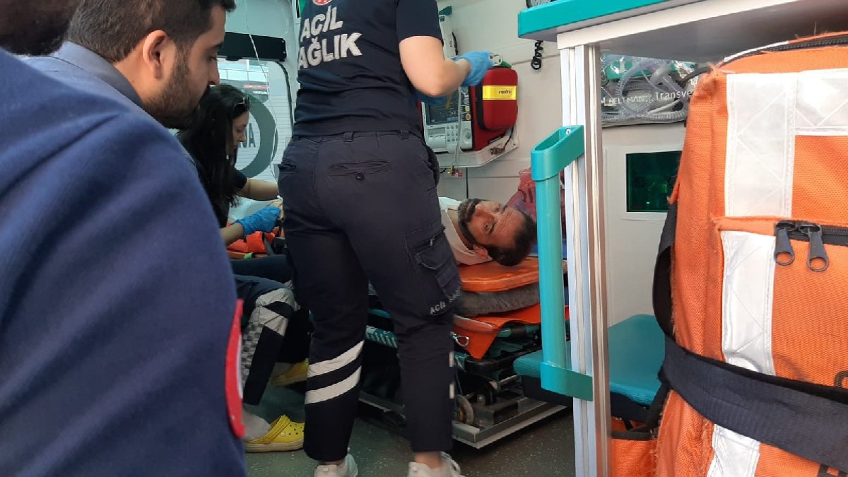 Tıraş olduğu berberi vurdu