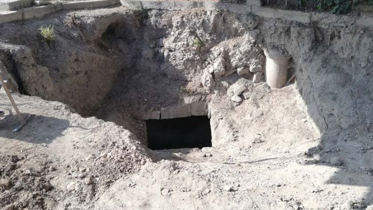 Tarsus'ta Roma Dönemi'ne ait oda mezar gün yüzüne çıkarılıyor