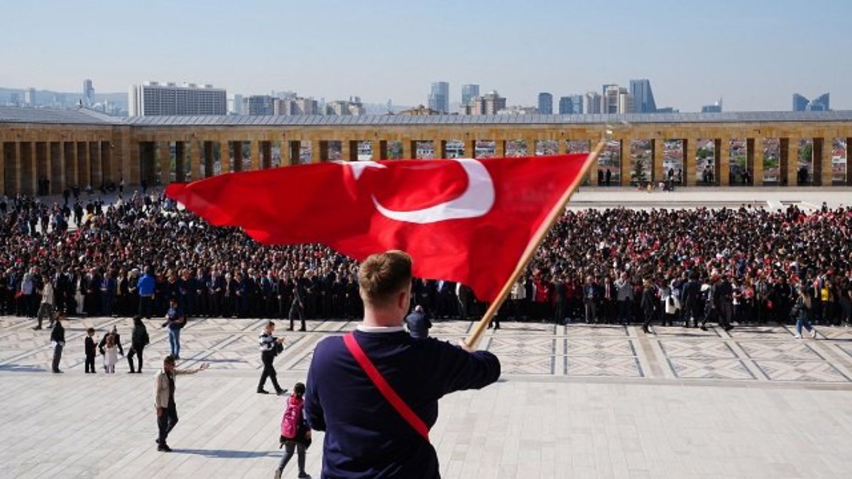 TED, 10 bin kişiyle Anıtkabir'i ziyaret etti