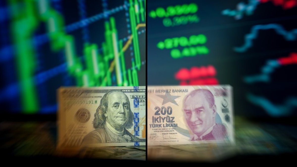 Dolar/TL'de kademeli artış sürüyor