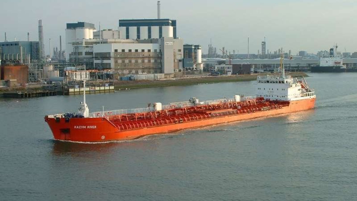 Karadeniz'de petrol tankeri mayına çarptı