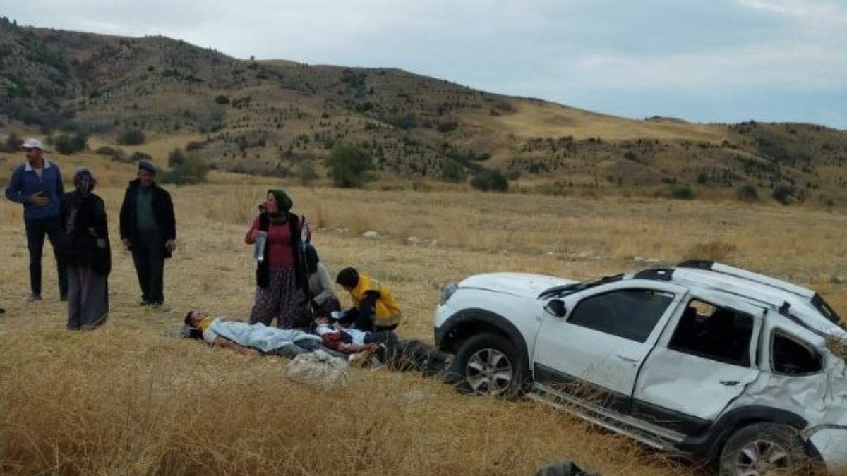 Domuza çarptılar: 1 ölü, 4 yaralı