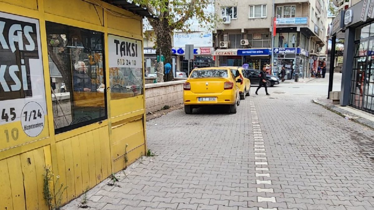 Taksi şoförünü öldürdü, bıçağı emanete bıraktı