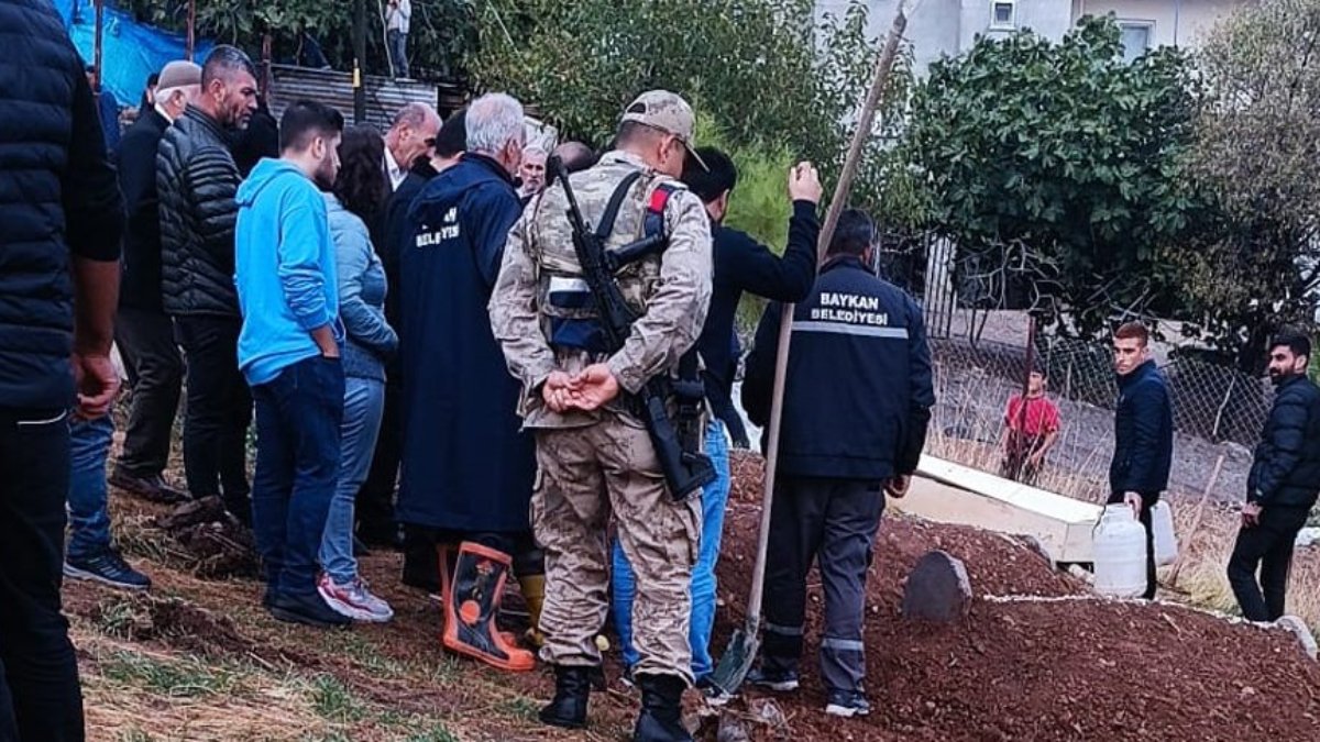 Kazada ölen çocukların cenazeleri karıştı: Mezar açılıp, aileye teslim edildi