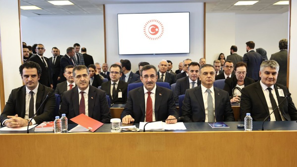 Cevdet Yılmaz: 2024'ün ikinci yarısında kalıcı dezenflasyon sürecine girmeyi bekliyoruz