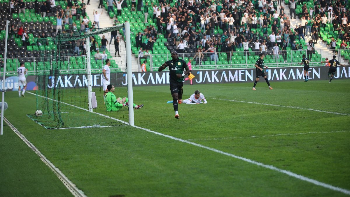 Sakaryaspor Adanaspor karşısında ikinci yarı açıldı