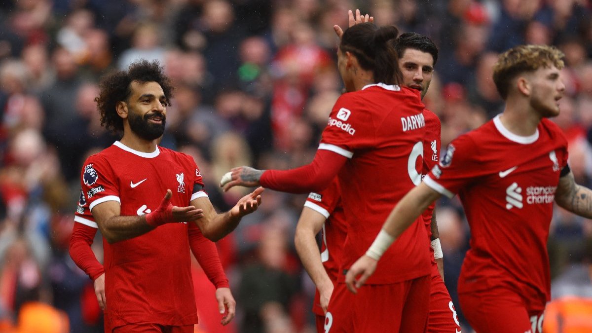 Liverpool, Everton'ı Salah'ın golleriyle yıktı