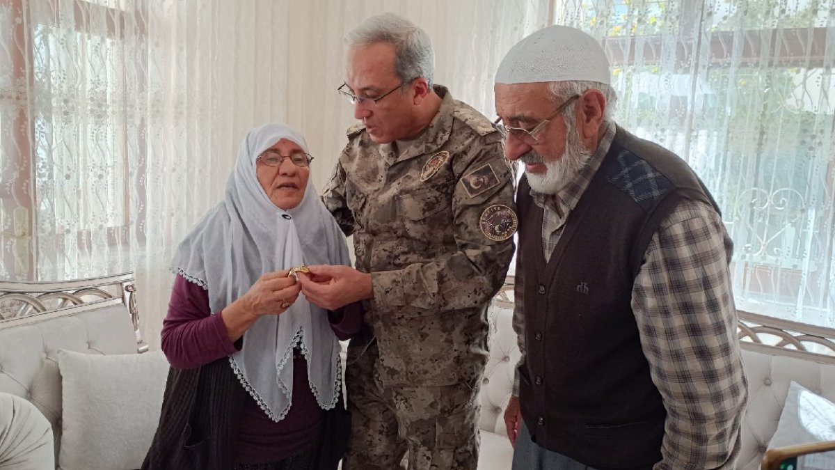 Hırsızlar yakalandı, şehit binbaşının çalınan saati yeniden ailesinde