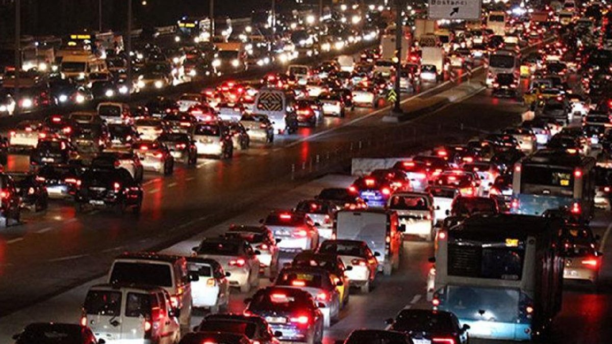 İstanbul'da trafik durma noktasına geldi