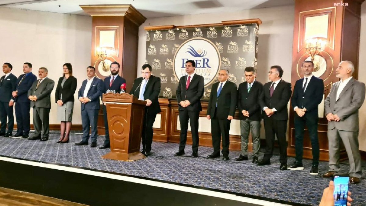 DEVA Partisi'nde İstanbul'daki 13 ilçe başkanı istifa etti