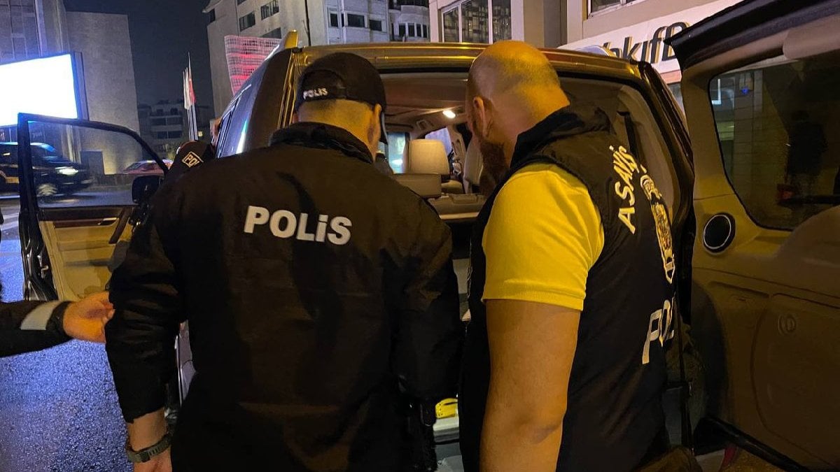 Polis İstanbul'un 39 ilçesinde teyakkuza geçti